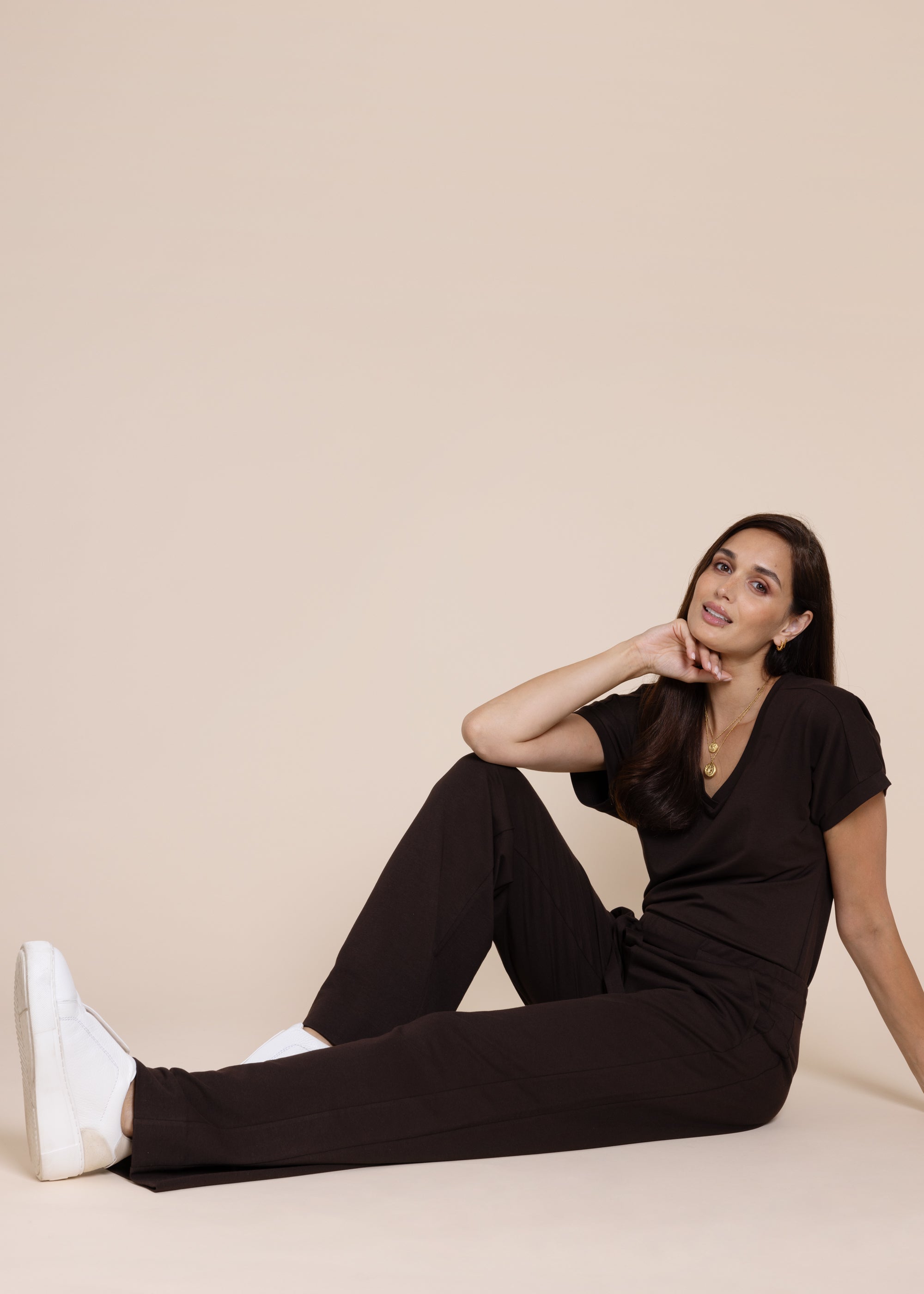 ATHENA v-neck, short sleeve top, chocolate